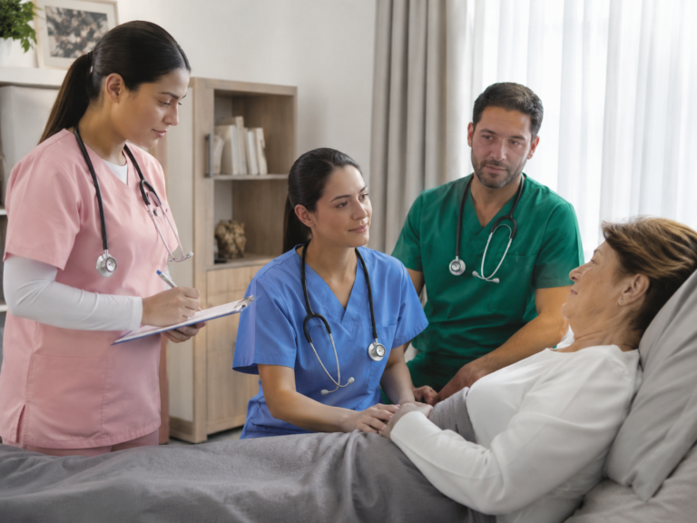 Hospitalización domiciliaria y cuidados paliativos oncológicos: qué rol cumple cada profesional